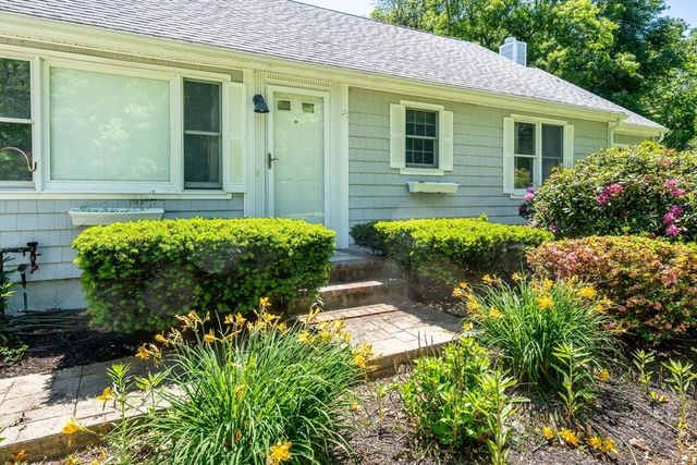 1529 Race Ln, Barnstable, MA 02648