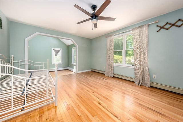 1529 Race Ln, Barnstable, MA 02648