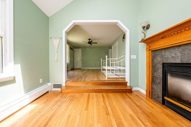 1529 Race Ln, Barnstable, MA 02648