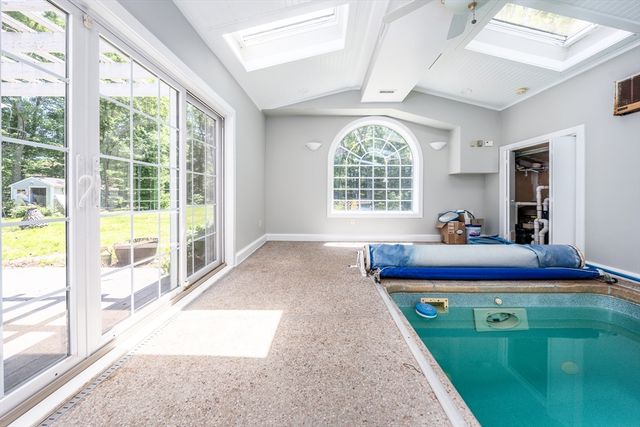 1529 Race Ln, Barnstable, MA 02648