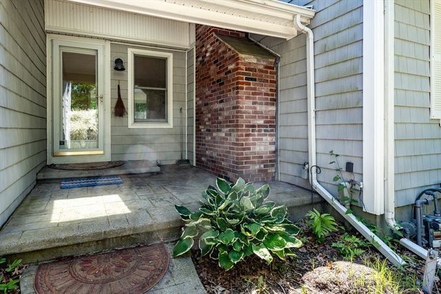 1529 Race Ln, Barnstable, MA 02648