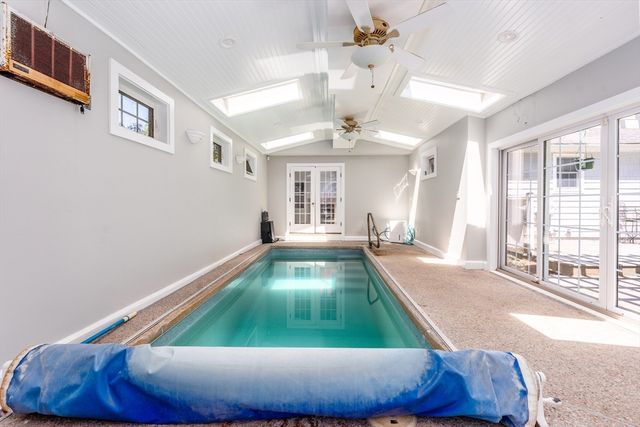 1529 Race Ln, Barnstable, MA 02648