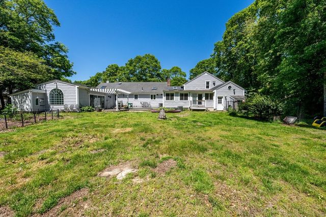 1529 Race Ln, Barnstable, MA 02648