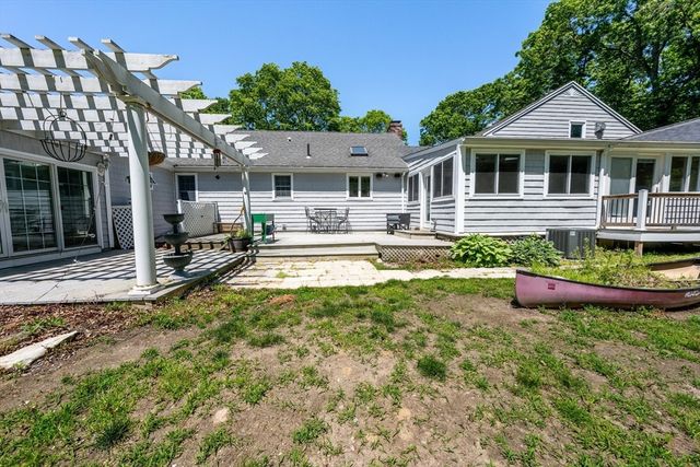 1529 Race Ln, Barnstable, MA 02648
