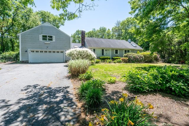 1529 Race Ln, Barnstable, MA 02648