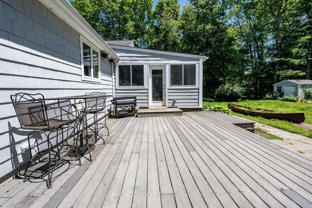 1529 Race Ln, Barnstable, MA 02648