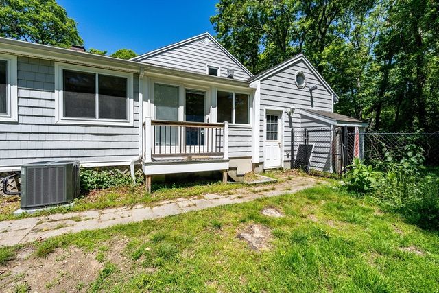 1529 Race Ln, Barnstable, MA 02648
