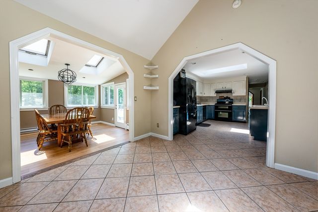 1529 Race Ln, Barnstable, MA 02648