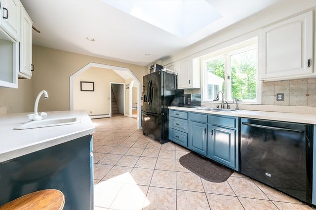 1529 Race Ln, Barnstable, MA 02648