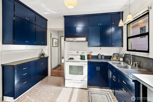 5053 Baker Avenue NW, Seattle, WA 98107