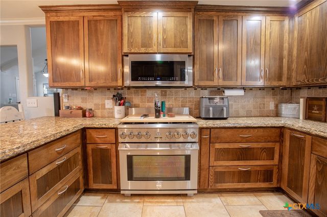 25195 US Highway 77, Yoakum, TX 77995