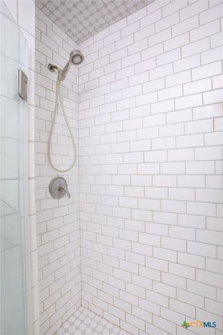 25195 US Highway 77, Yoakum, TX 77995