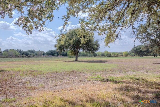 25195 US Highway 77, Yoakum, TX 77995