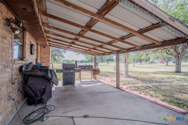 25195 US Highway 77, Yoakum, TX 77995