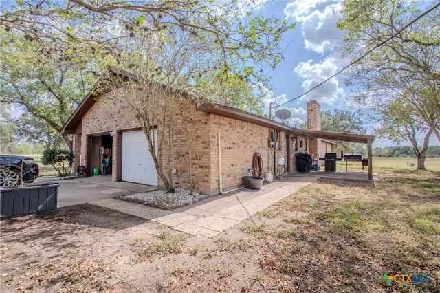 25195 US Highway 77, Yoakum, TX 77995