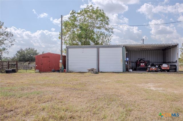 25195 US Highway 77, Yoakum, TX 77995