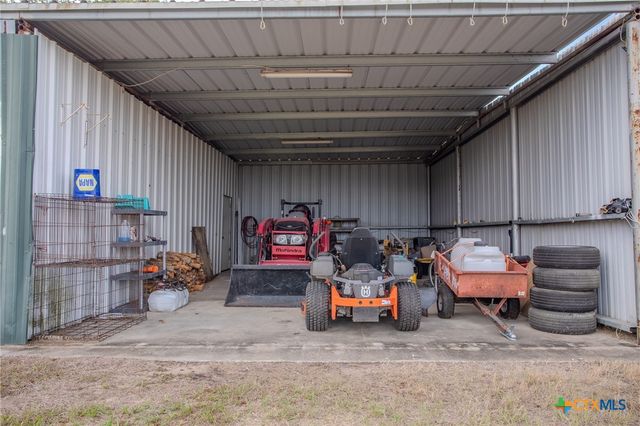 25195 US Highway 77, Yoakum, TX 77995