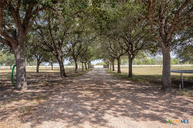 25195 US Highway 77, Yoakum, TX 77995