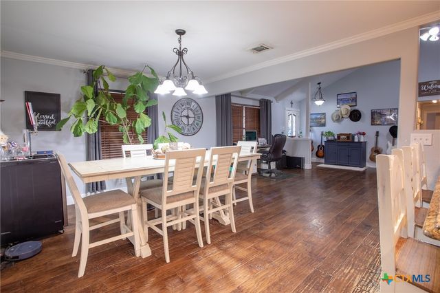 25195 US Highway 77, Yoakum, TX 77995