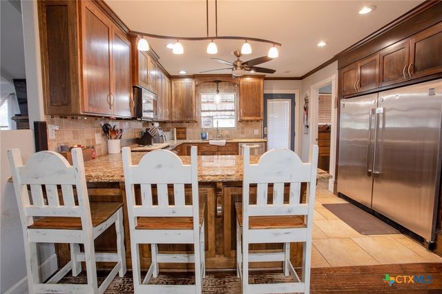 25195 US Highway 77, Yoakum, TX 77995