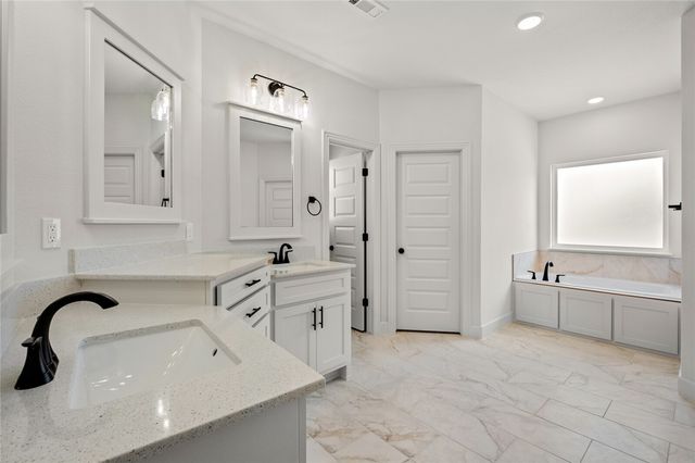 1400 Greyback Lane, Centerton, AR 72719