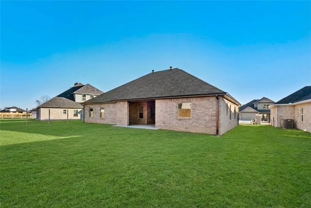 1400 Greyback Lane, Centerton, AR 72719