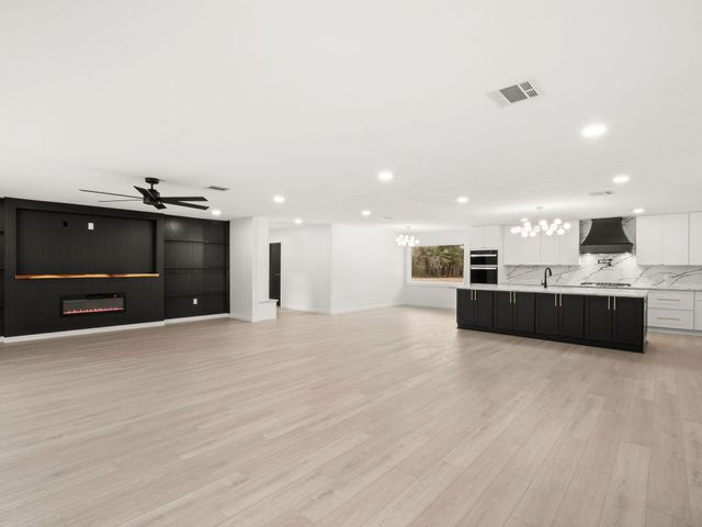 804 S Texas, Deridder, LA 70634