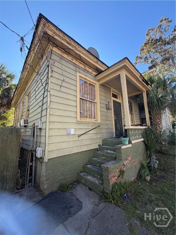 Image 2 of property listing at 119 W 34th Street, Savannah, GA 31401