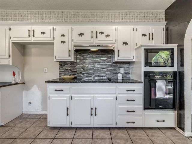 6212 Lansbrook Lane, Oklahoma City, OK 73132