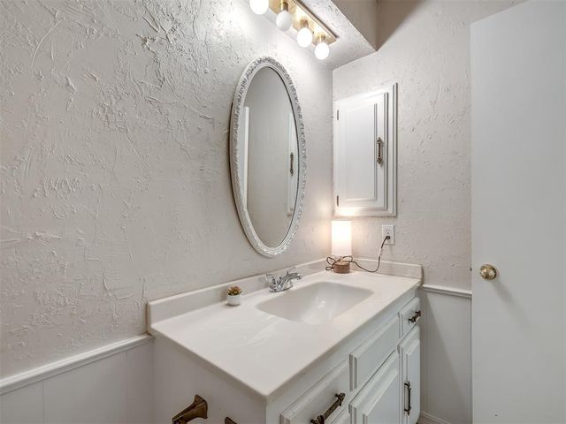 6212 Lansbrook Lane, Oklahoma City, OK 73132