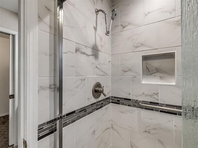 6212 Lansbrook Lane, Oklahoma City, OK 73132