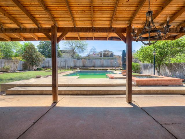 6212 Lansbrook Lane, Oklahoma City, OK 73132