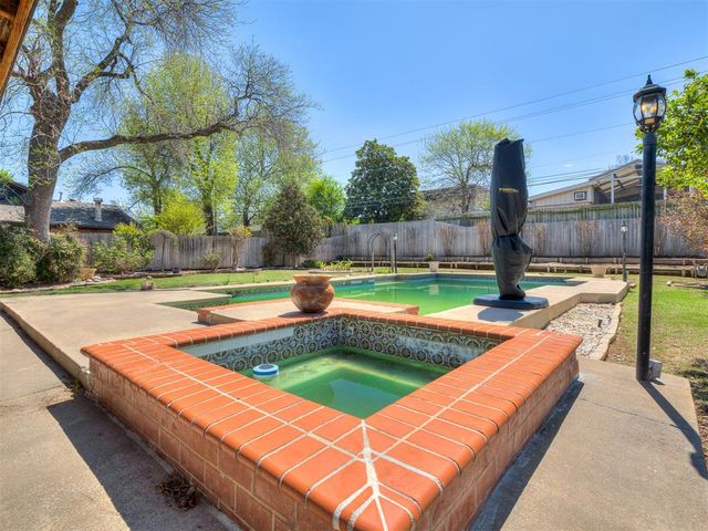 6212 Lansbrook Lane, Oklahoma City, OK 73132