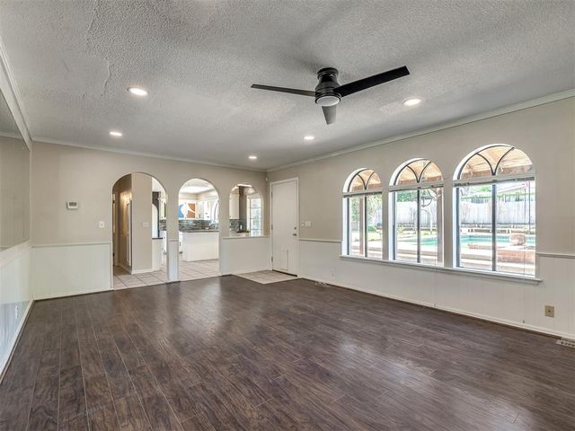 6212 Lansbrook Lane, Oklahoma City, OK 73132