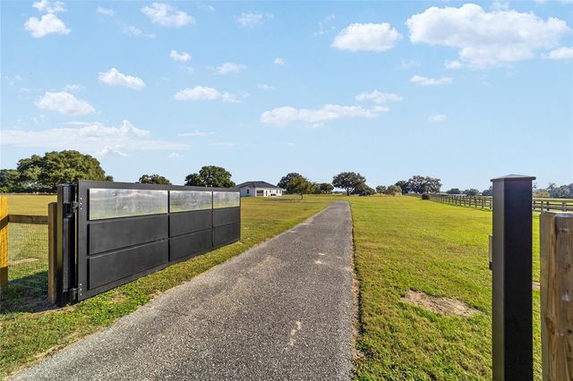 11407 N MAGNOLIA AVENUE, Ocala, FL 34475