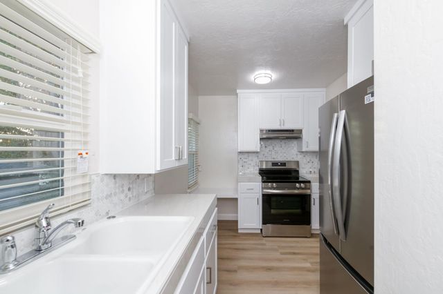 326 E Dudley Avenue, Fresno, CA 93728