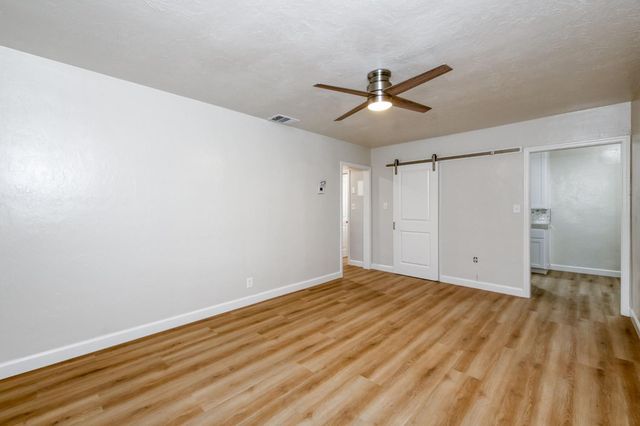 326 E Dudley Avenue, Fresno, CA 93728