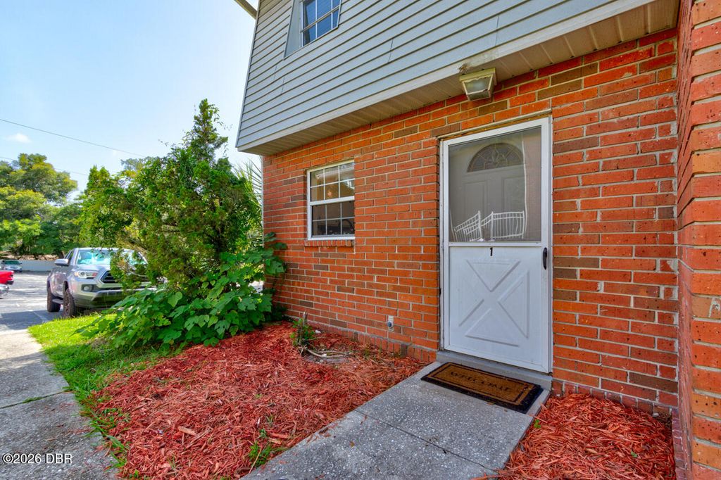 621 W Indiana Ave Apt 1, Deland, FL 32720