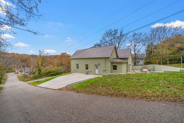 61 Averitt Dr, Erin, TN 37061