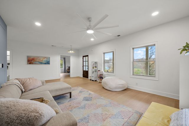 61 Averitt Dr, Erin, TN 37061