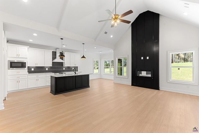 112 Friar Tuck Avenue, Warner Robins, GA 31088