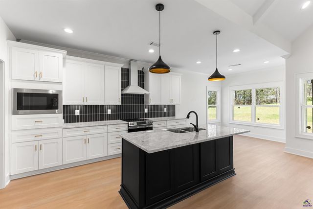 112 Friar Tuck Avenue, Warner Robins, GA 31088