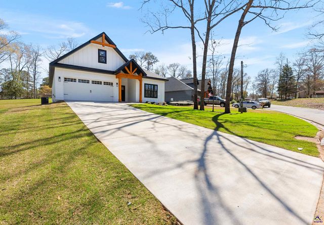 112 Friar Tuck Avenue, Warner Robins, GA 31088