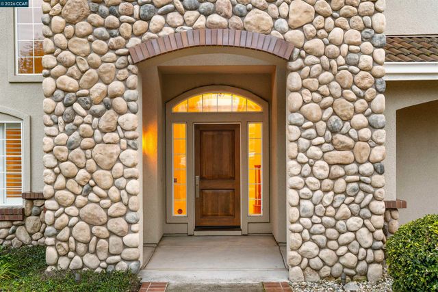 208 Kaitlyn Ln, Danville, CA 94506