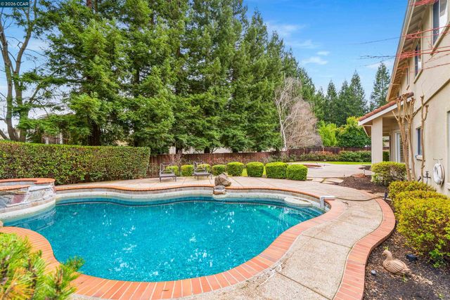 208 Kaitlyn Ln, Danville, CA 94506