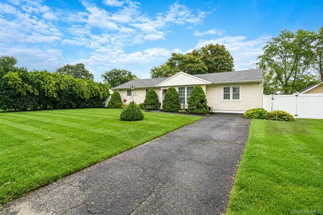 2909 Connecticut Avenue, Medford, NY 11763