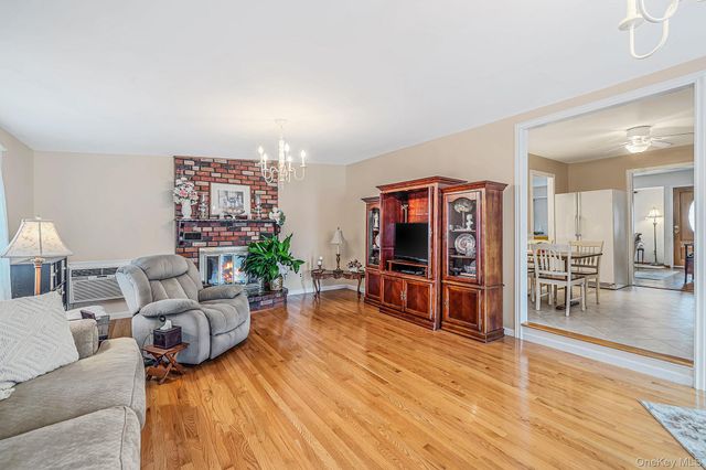 2909 Connecticut Avenue, Medford, NY 11763