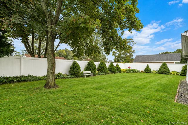 2909 Connecticut Avenue, Medford, NY 11763