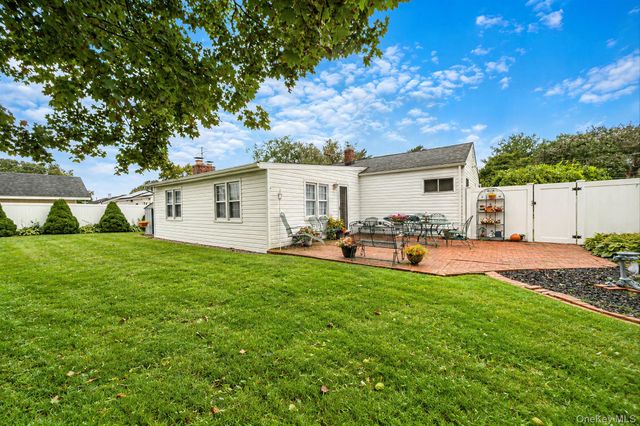 2909 Connecticut Avenue, Medford, NY 11763