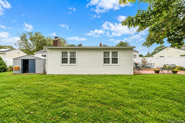 2909 Connecticut Avenue, Medford, NY 11763